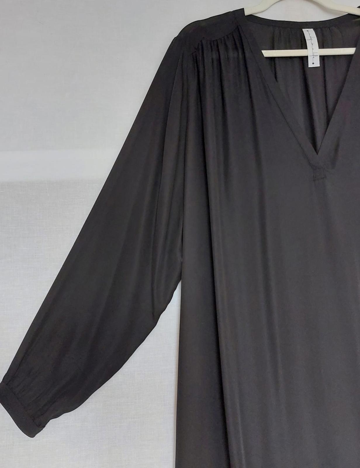 A Day in A Life Kaftan Large Black 100% Silk Semi Sheer Belted V-Neckline BNWOT