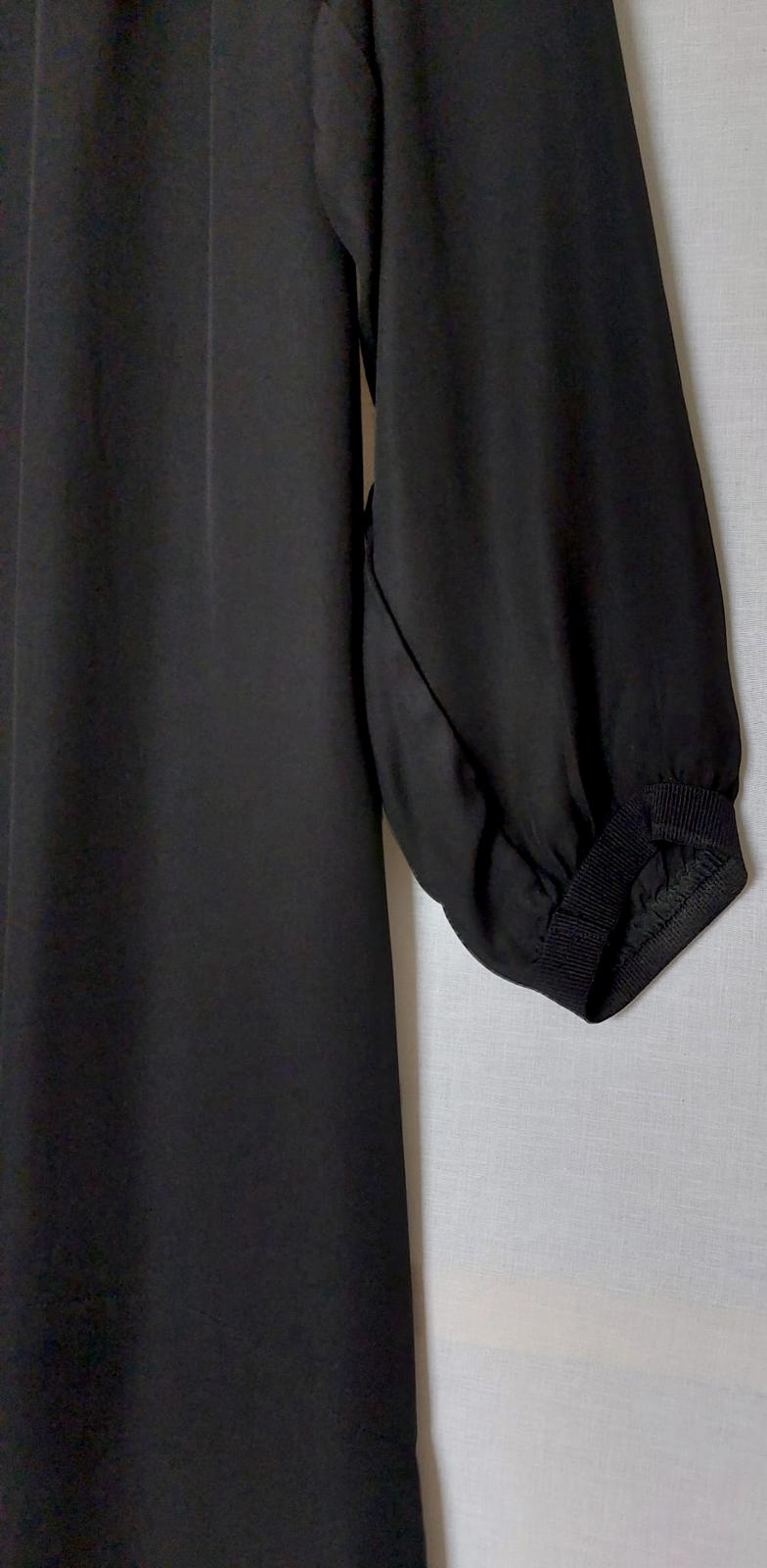 A Day in A Life Kaftan Large Black 100% Silk Semi Sheer Belted V-Neckline BNWOT