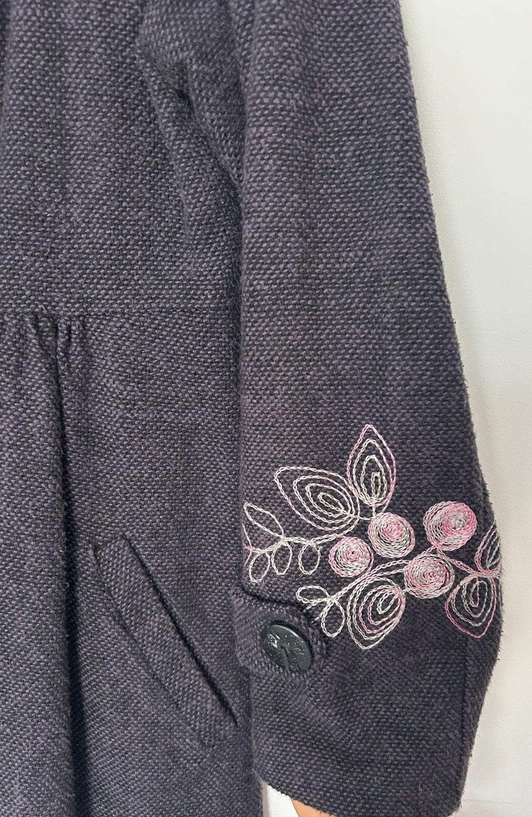 NOMADS Coat 10 Deep Purple  Embroidered Accents Buttons Rounded Collar