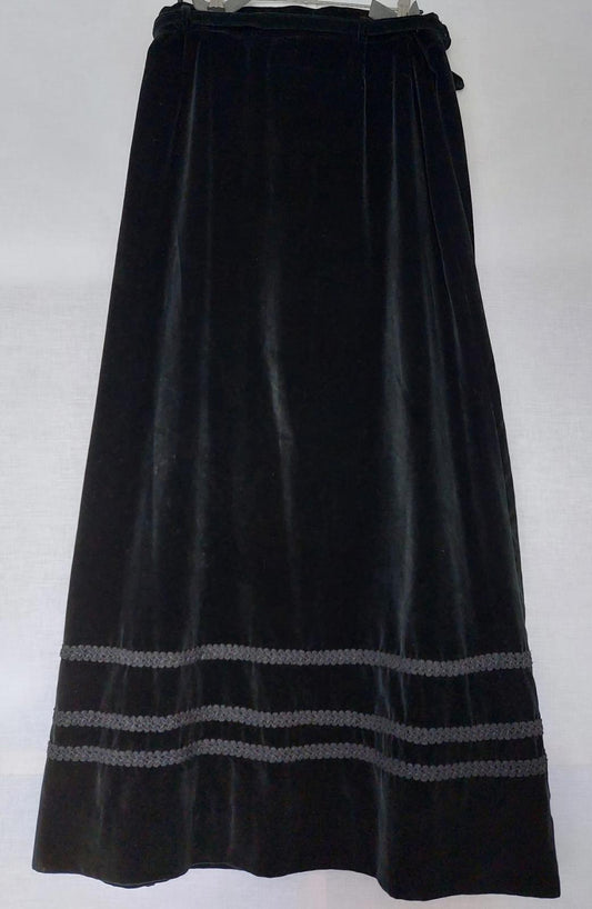 Wolsey Lombardi Skirt 20 Black Velvet Appliqué Lined Belt Maxi Length