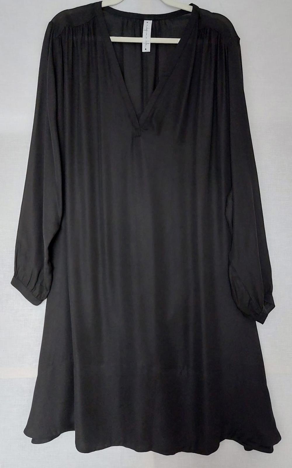 A Day in A Life Kaftan Large Black 100% Silk Semi Sheer Belted V-Neckline BNWOT