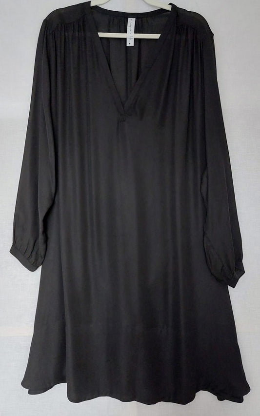 A Day in A Life Kaftan Large Black 100% Silk Semi Sheer Belted V-Neckline BNWOT