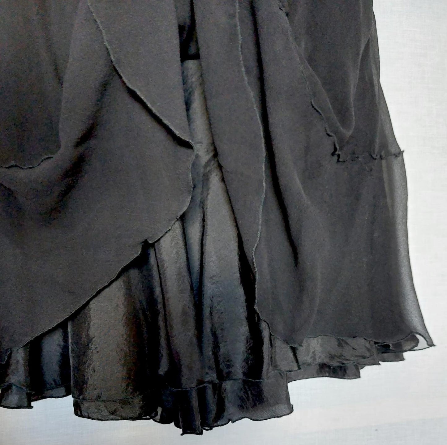 JIGSAW Skirt 16 Black 100% Silk Lined Frill Beautiful