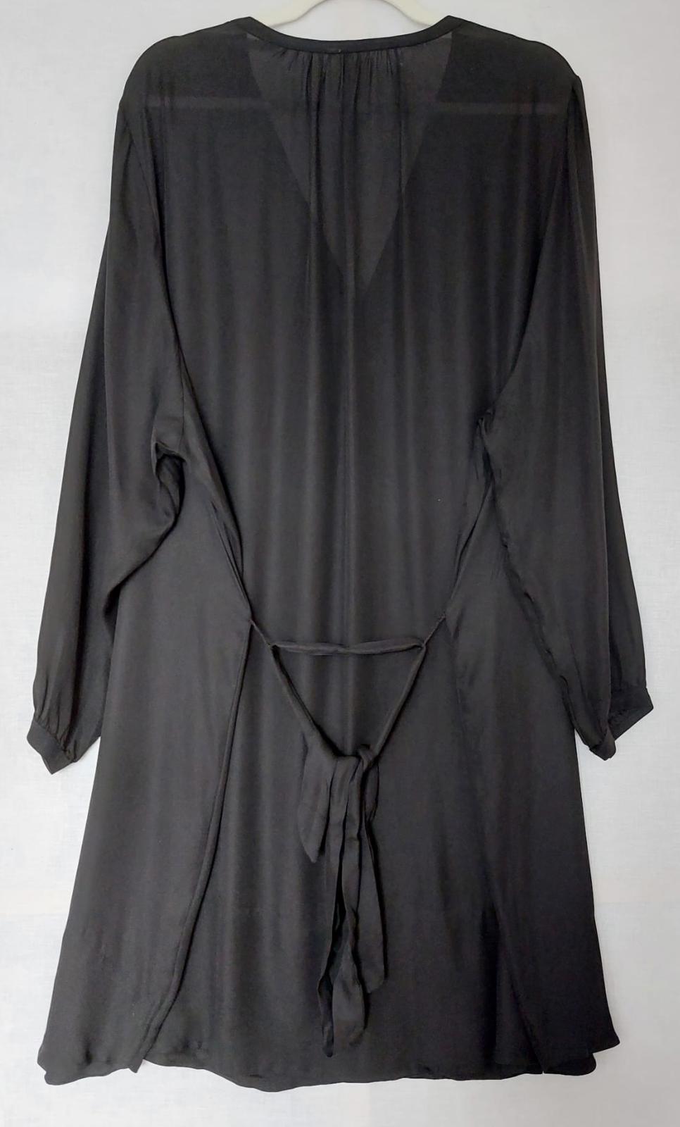 A Day in A Life Kaftan Large Black 100% Silk Semi Sheer Belted V-Neckline BNWOT