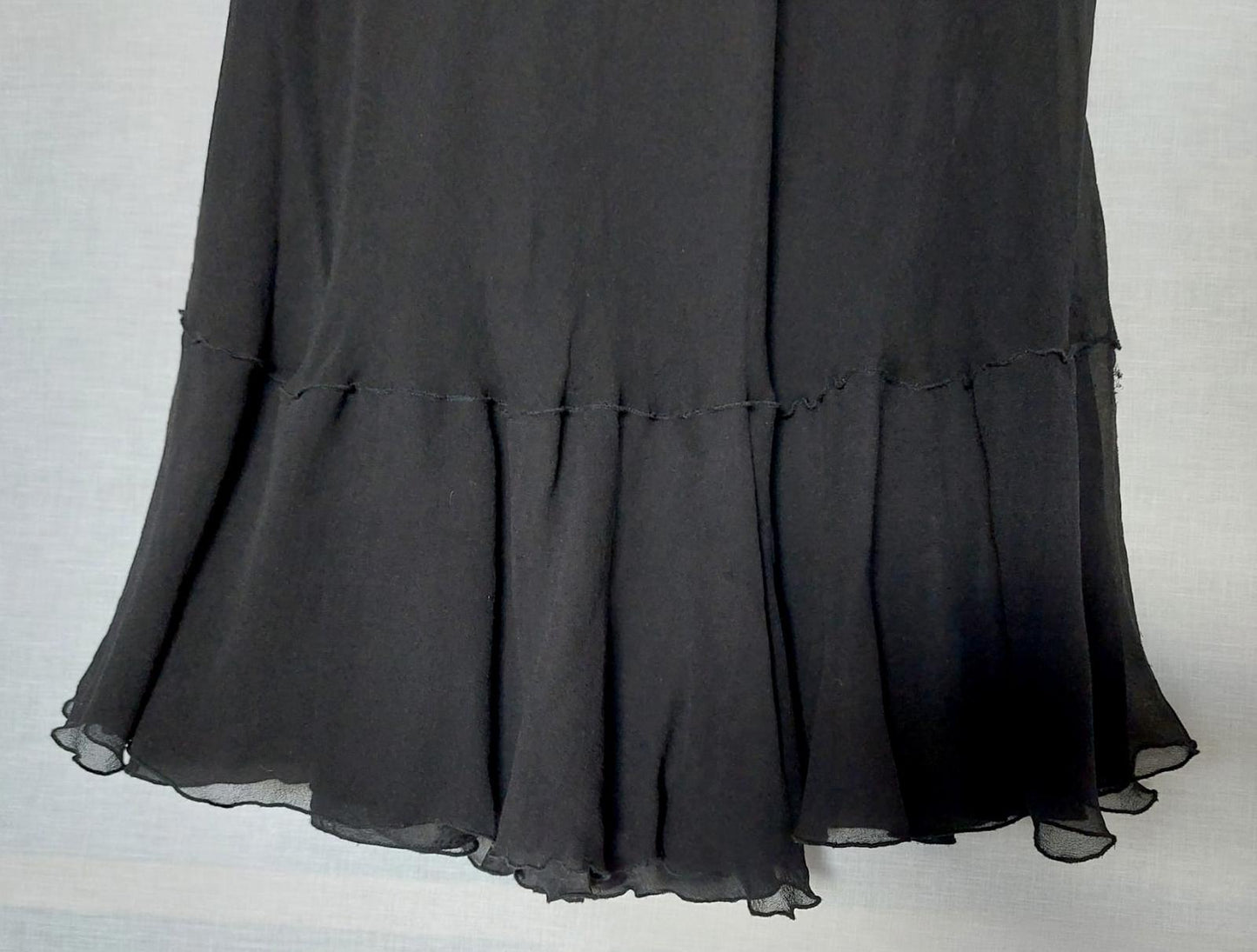 JIGSAW Skirt 16 Black 100% Silk Lined Frill Beautiful