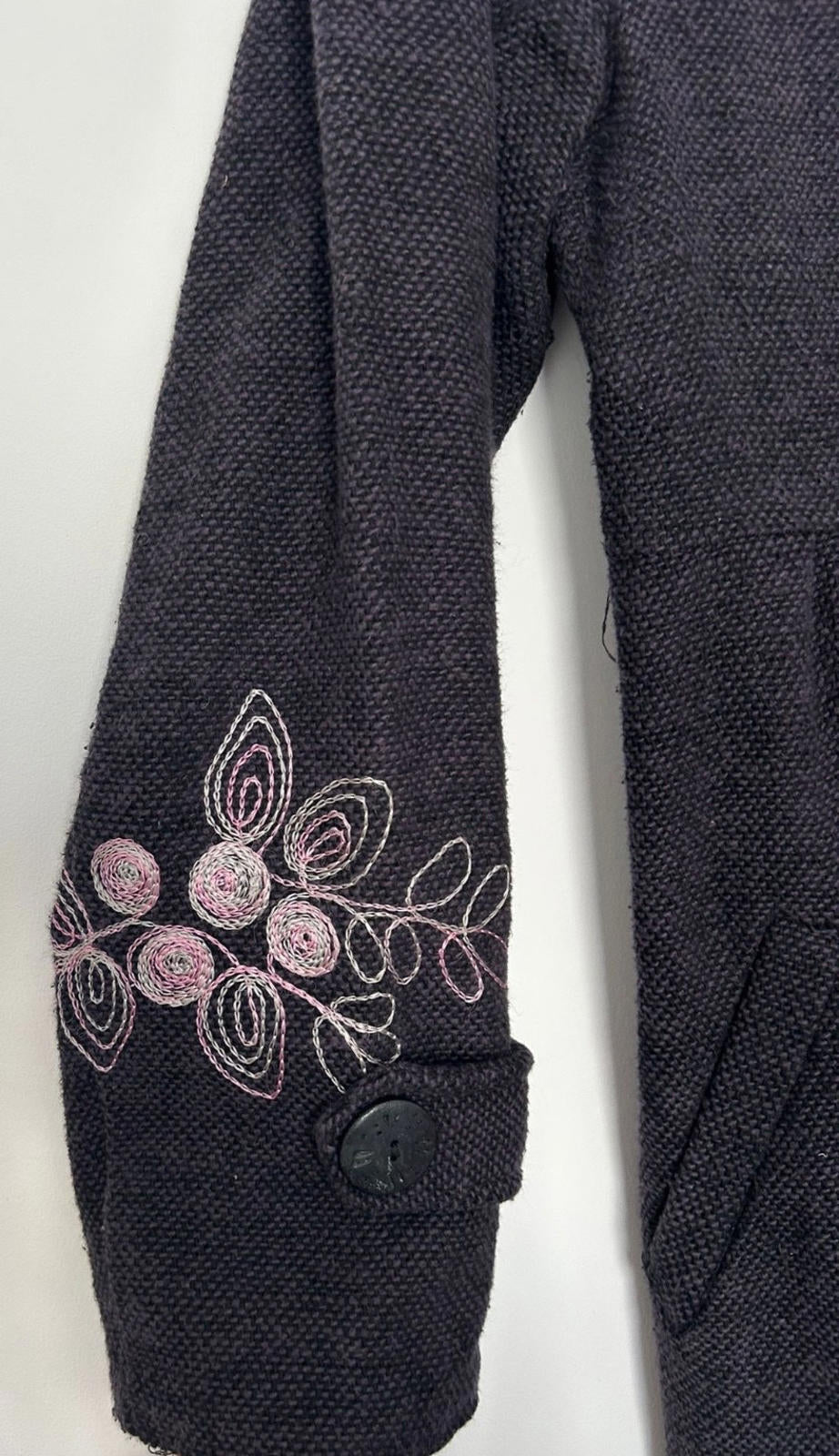 NOMADS Coat 10 Deep Purple  Embroidered Accents Buttons Rounded Collar